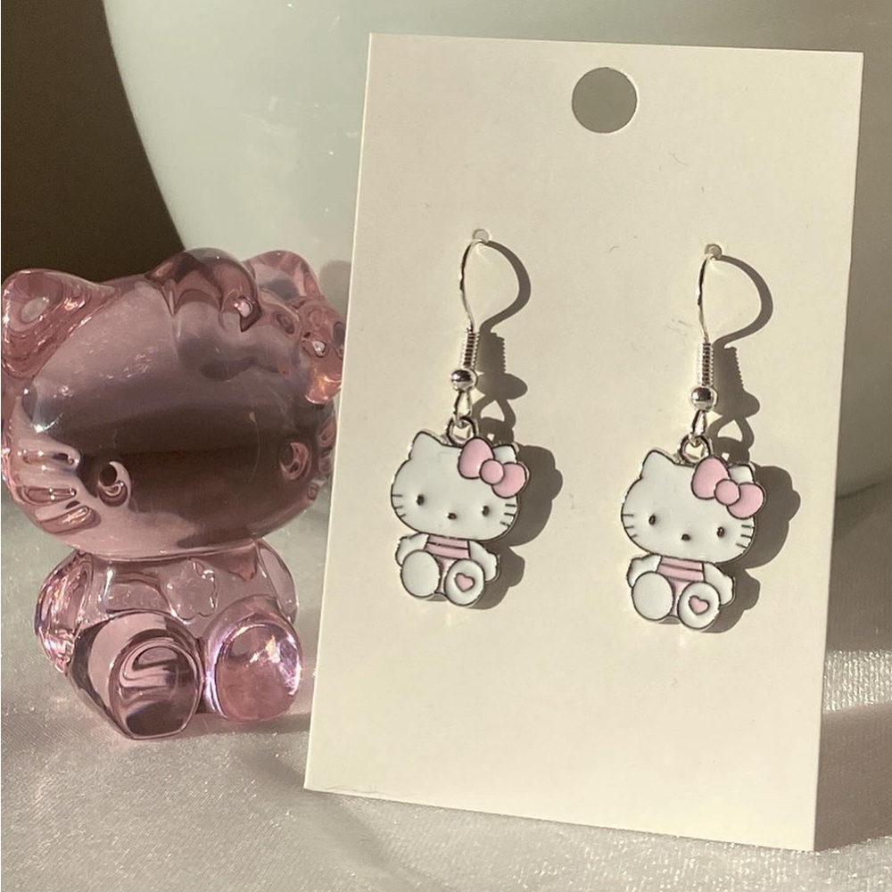 Pink HELLO KITTY Earrings!